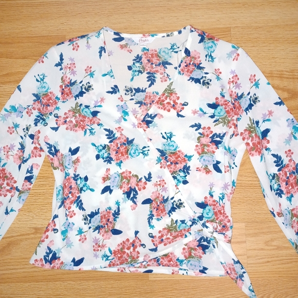 Beautiful tie up Floral blouse - Picture 4 of 4